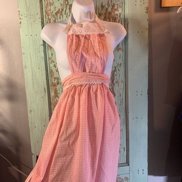 Women’s 50s styled pink gingham maxi apron with white lace trimming - Picture 2 of 4